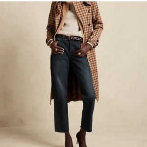 Banana republic, high-rise, straight jeans, cropped 28 dark wash. Inseam is 27”